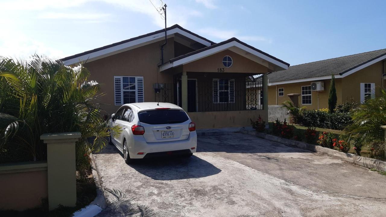 Bing'S Home Away From Home Ocho Rios Exterior photo