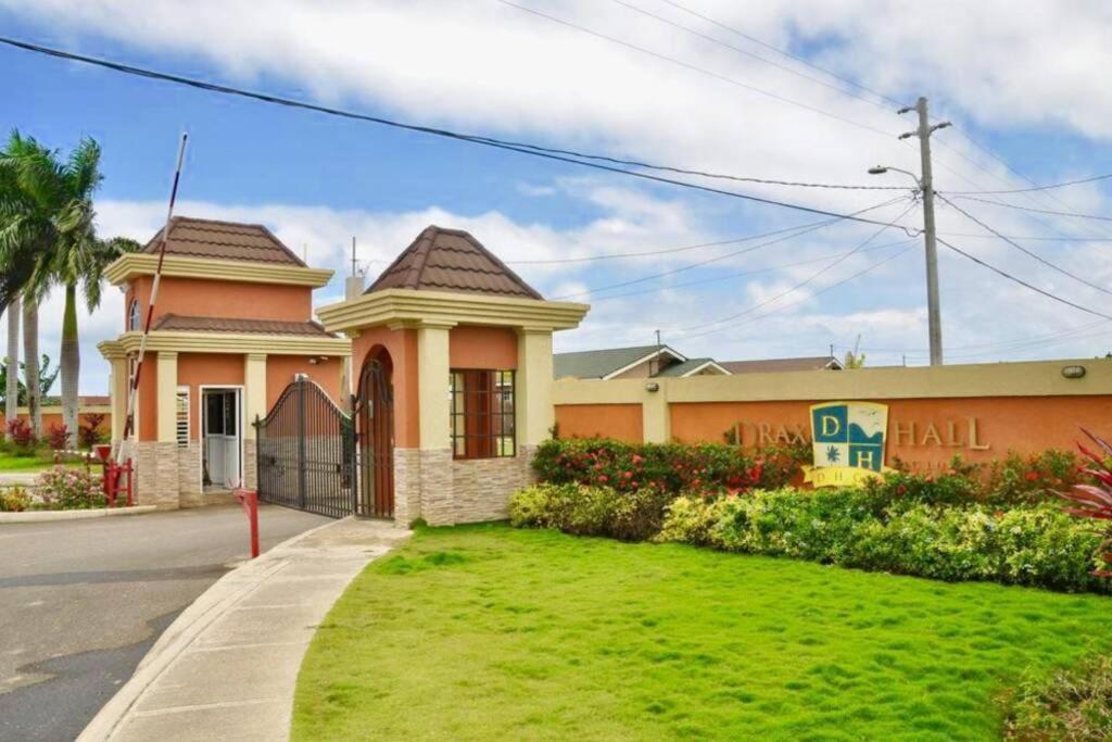 Bing'S Home Away From Home Ocho Rios Exterior photo